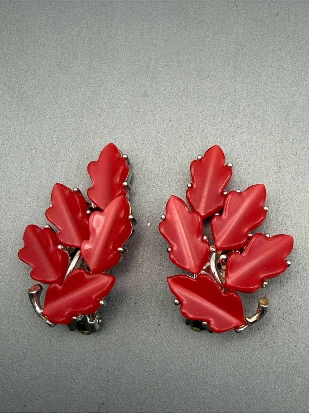 Lisner Red Leaf Cluster Thermoset Clip-On Earrings Vintage 2” - Picture 3 of 10